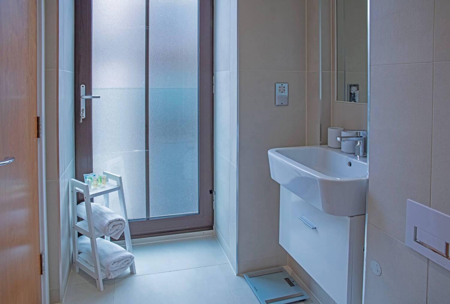 Westminster 2 Bed 2 Bath Apartment Лондон Екстер'єр фото